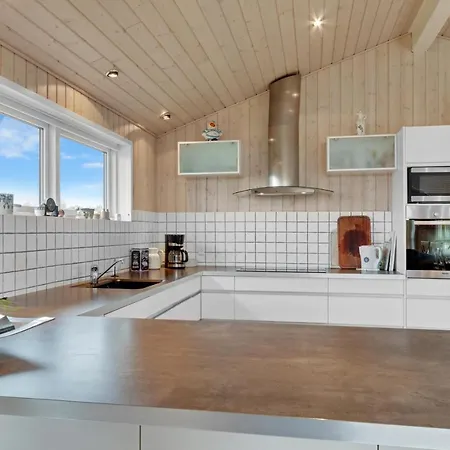 In With 4 Bedrooms And Wifi
