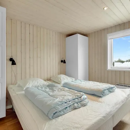 In With 4 Bedrooms And Wifi Løkken